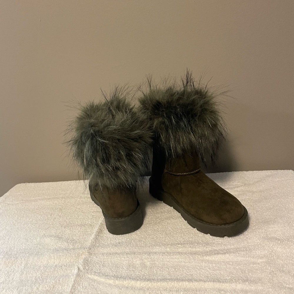 Green Faux Fur Trim Winter Boots - Picture 3 of 3